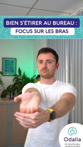 Bien s'étirer au bureau : focus sur les bras